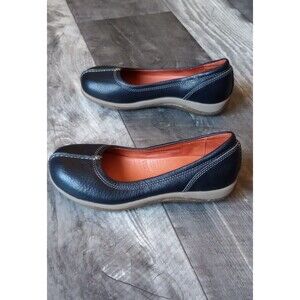 Acorn Women's 6 Black Leather Flats With Textured Upper, Contrasting Stitching